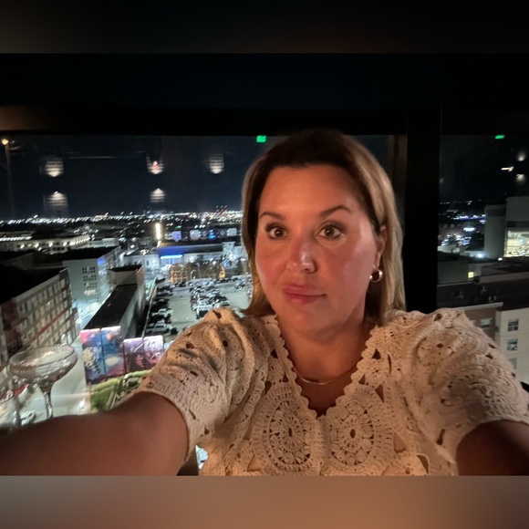 Meet your Posher, Elaina - Picture 1 of 2